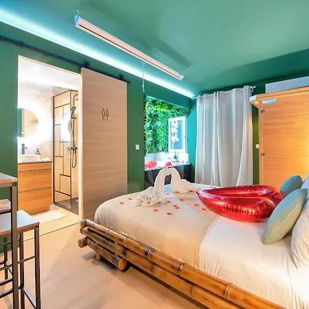 Jungle - Jacuzzi, Sauna & Video-projecteur Appartement